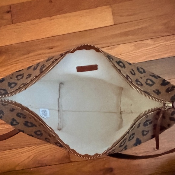 Madewell The Canvas Sling Bag in Leopard Love Dried Cedar - Picture 11 of 17